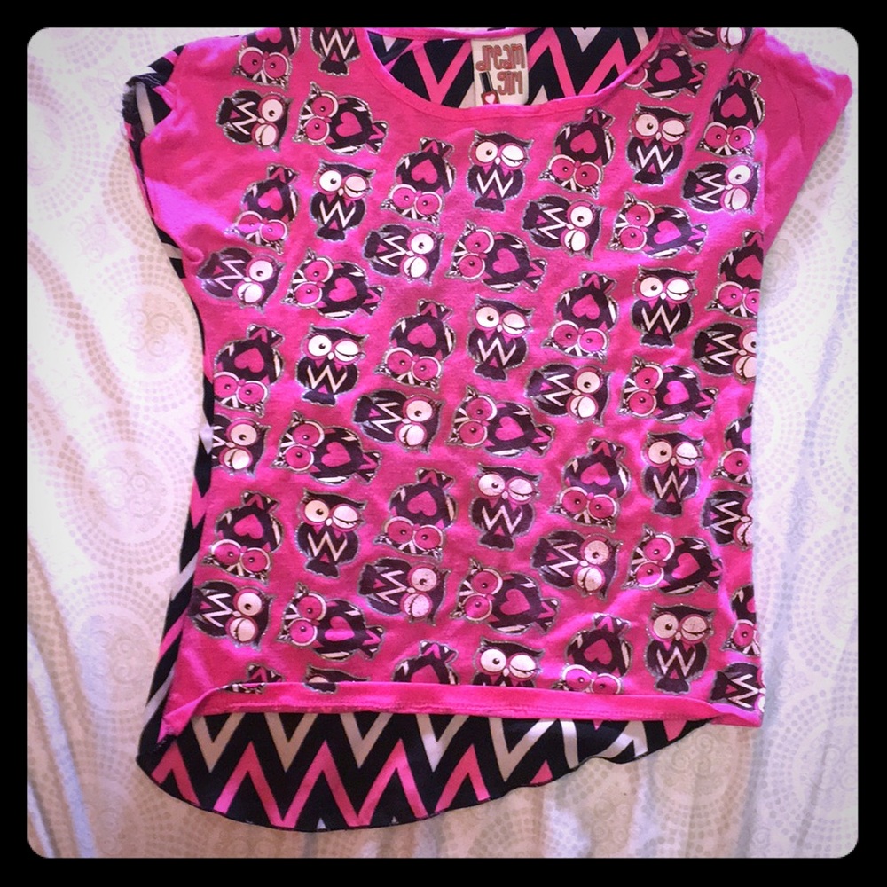 A pink and white t-shirt that is an 14-15 kids.